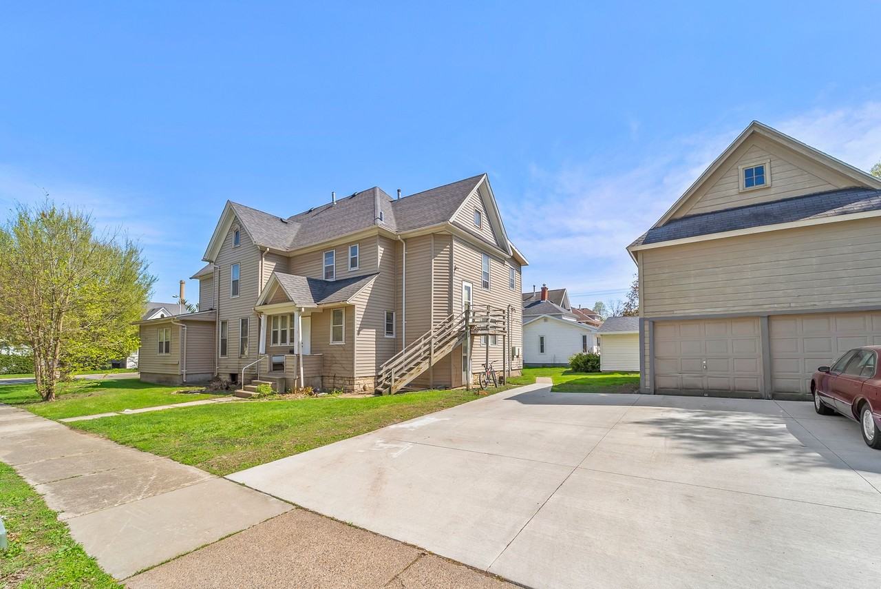 1103 Main St - Photo 2 of 3