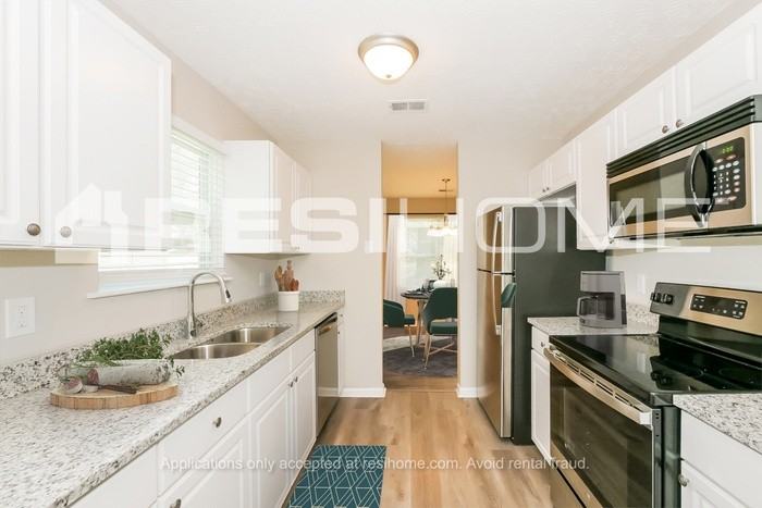 9375 Woodknoll Way - Photo 2 of 16