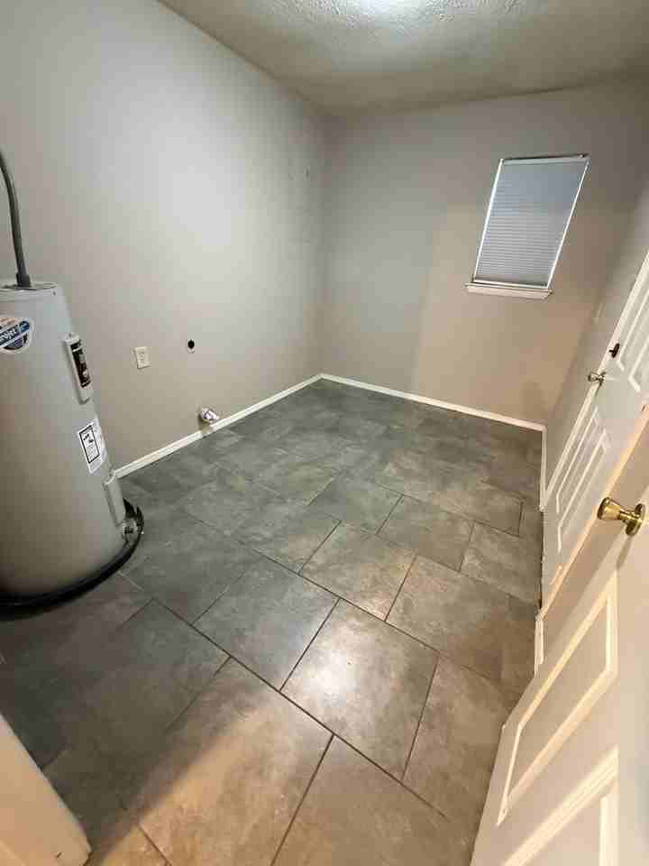 3904 Poplar St - Photo 5 of 12