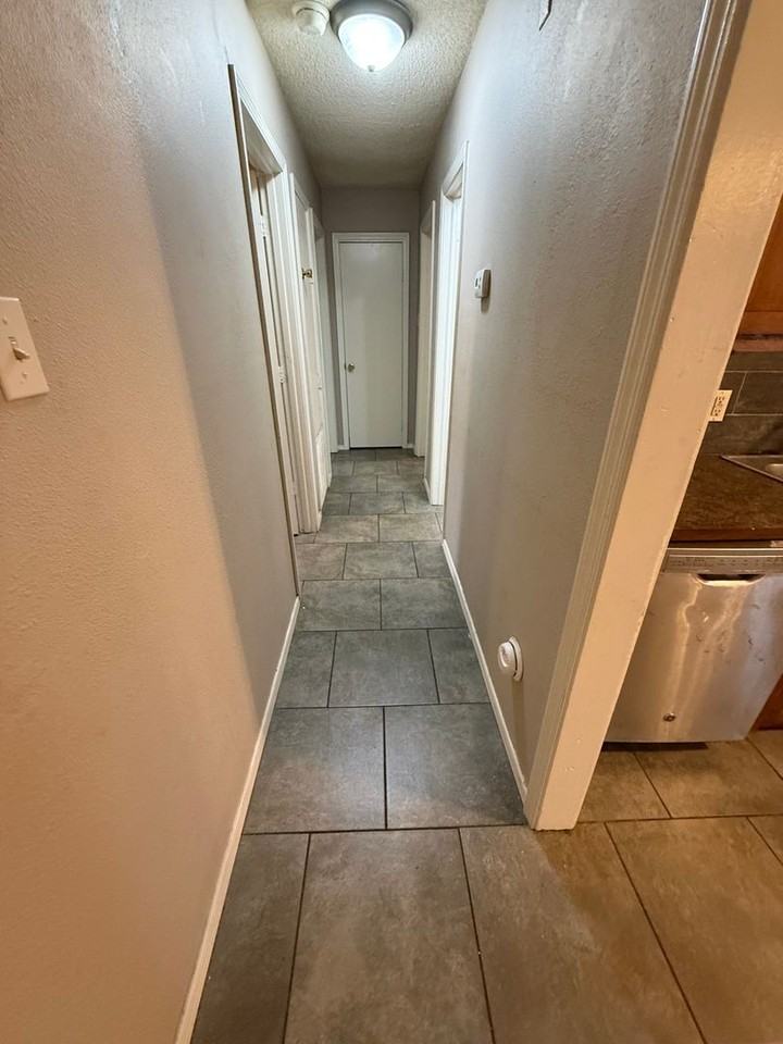 3904 Poplar St - Photo 6 of 12