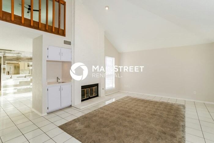 1210 Fox Hollow Dr - Photo 4 of 17