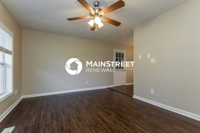 537 Fielding Cir - Photo 4 of 17