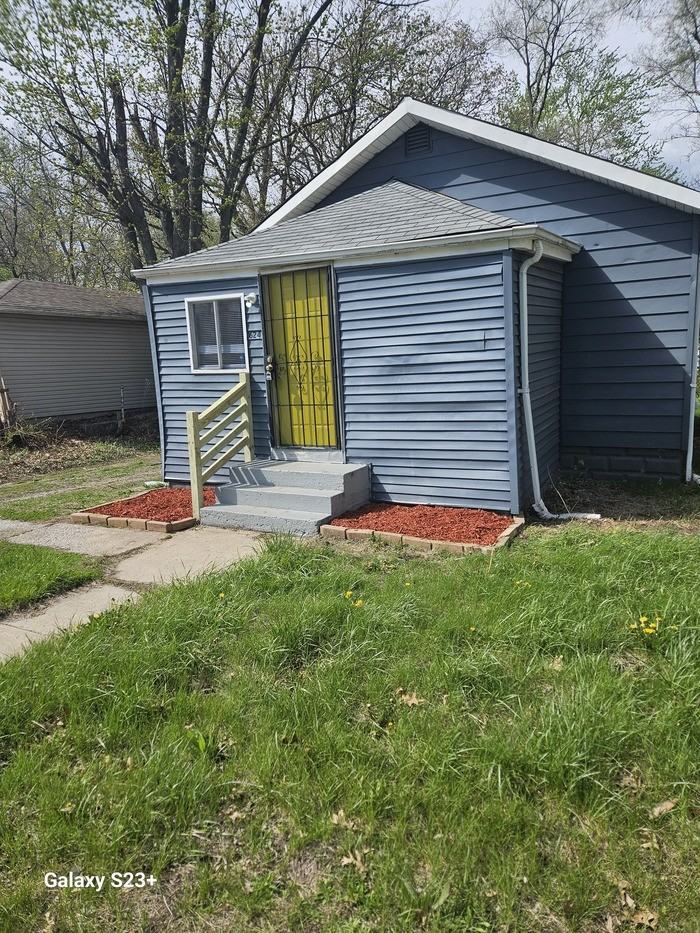 624 W 44th Pl - Photo 2 of 12