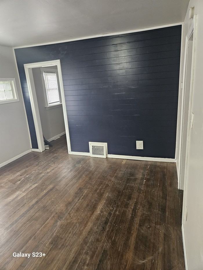 624 W 44th Pl - Photo 4 of 12