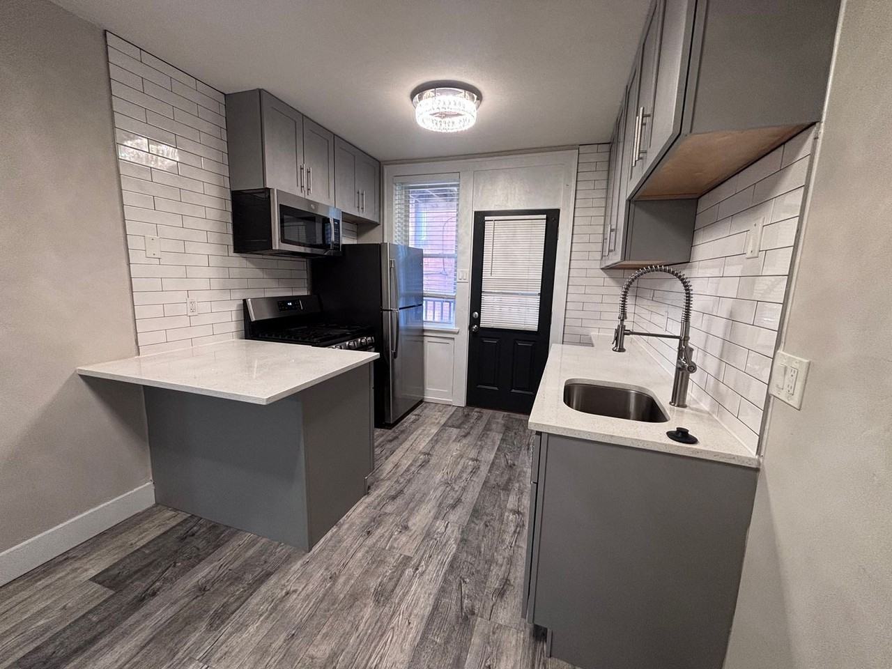 1003 Art Hill Pl. - Photo 2 of 7