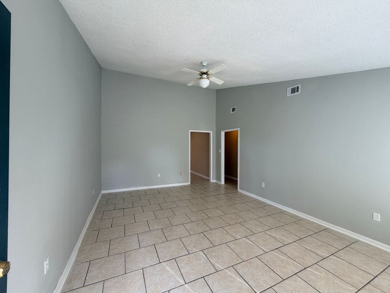 4072 Northlake Dr Apt A - Photo 2 of 26