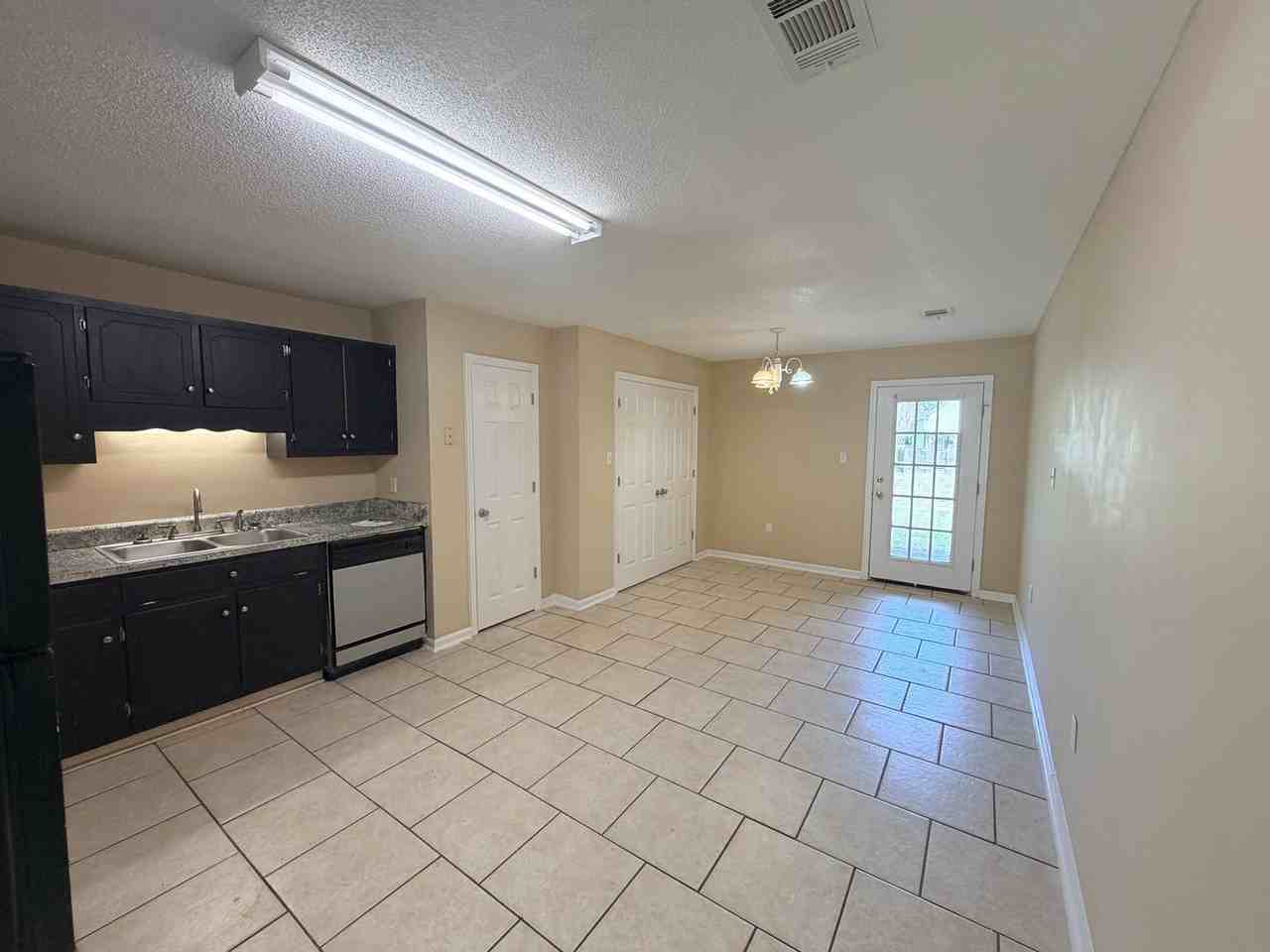 4072 Northlake Dr Apt A - Photo 4 of 26