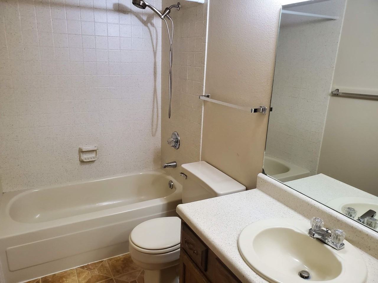 5546 Fiesta Ln - Photo 6 of 10