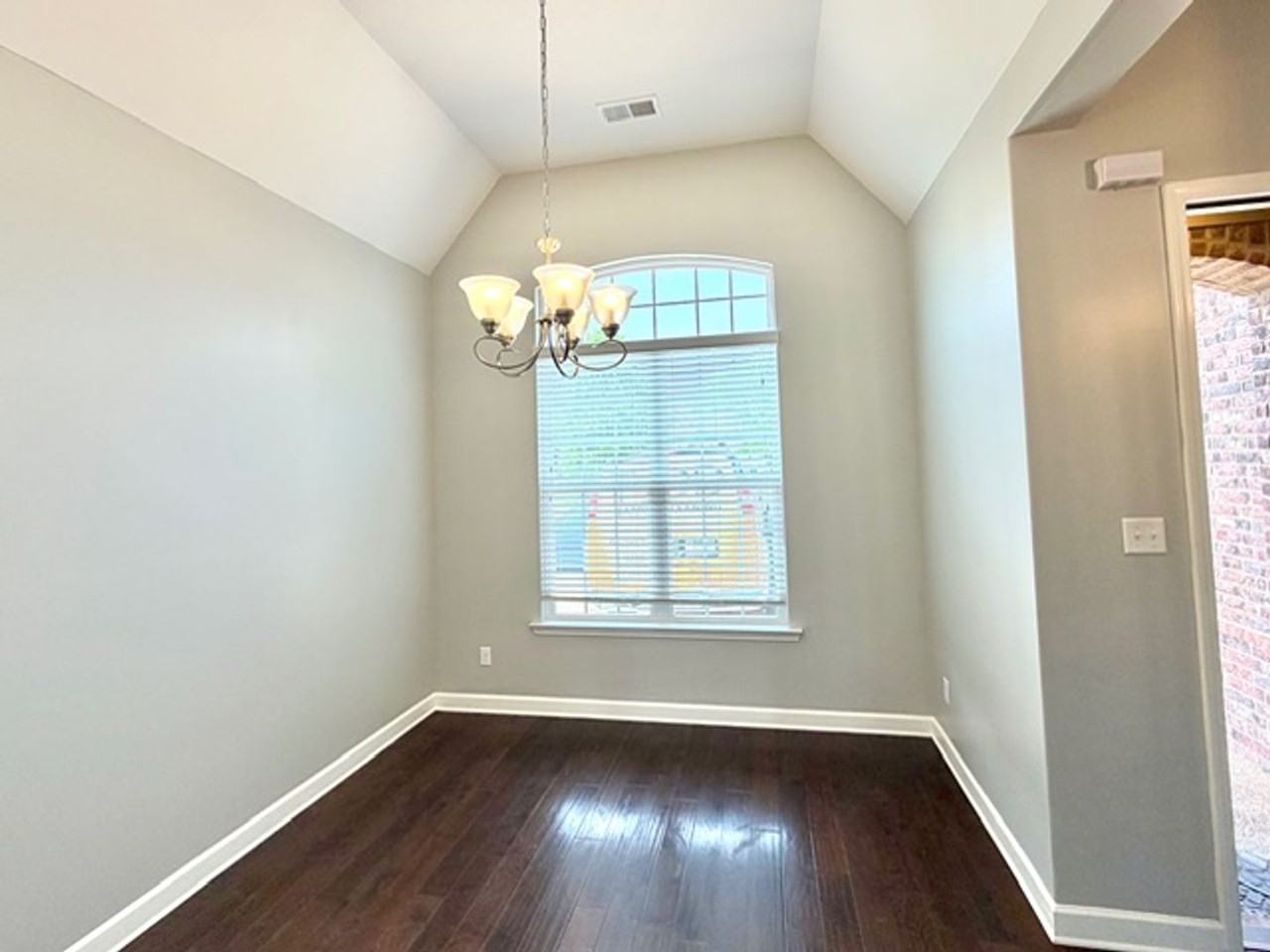 4049 Shinault Cv - Photo 3 of 11