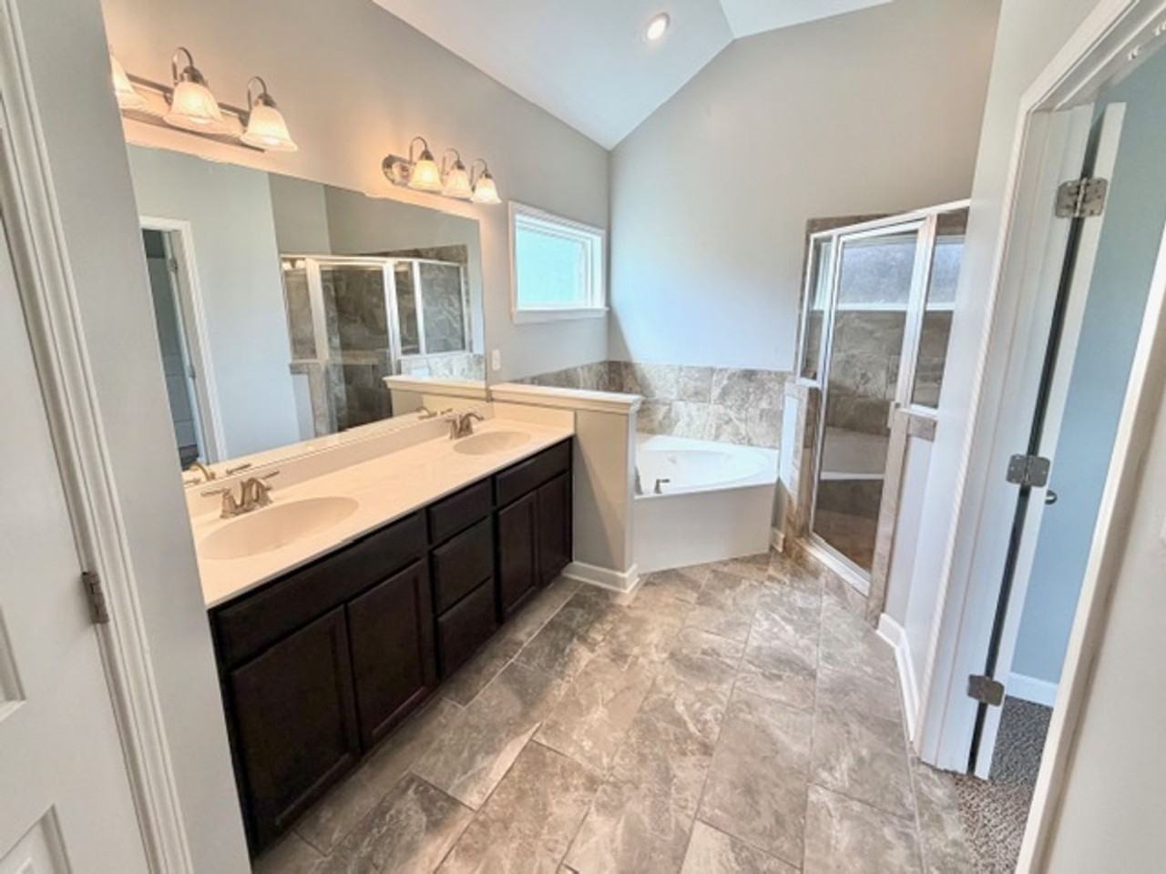 4049 Shinault Cv - Photo 7 of 11