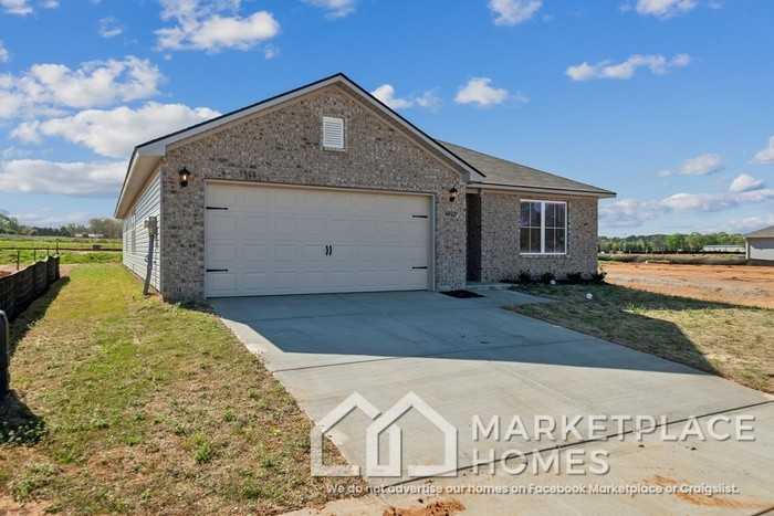 4022 Ryan Dr Sw - Photo 2 of 32