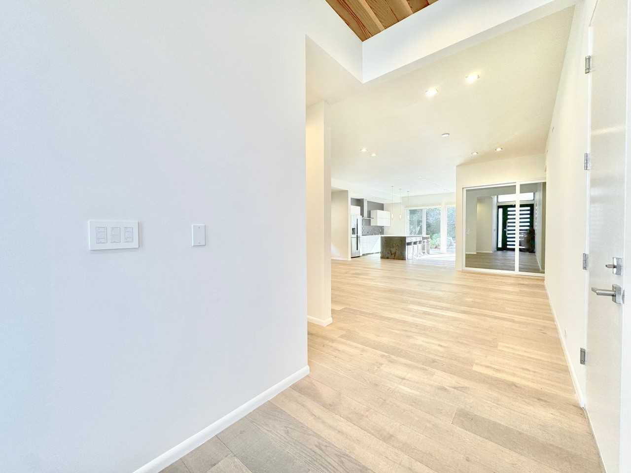 12452 Beatrice St - Photo 5 of 31