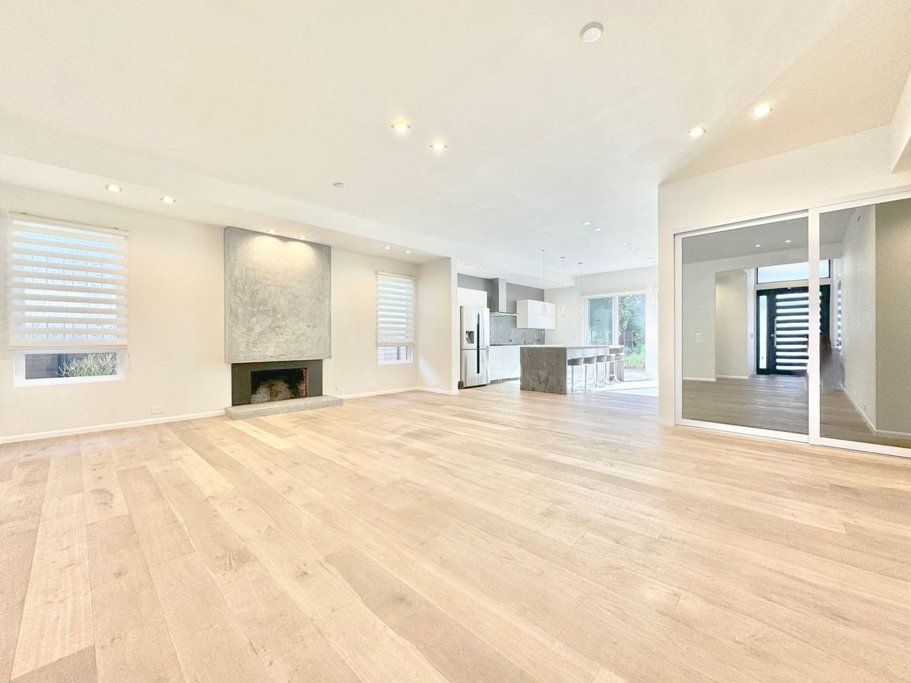 12452 Beatrice St - Photo 7 of 31