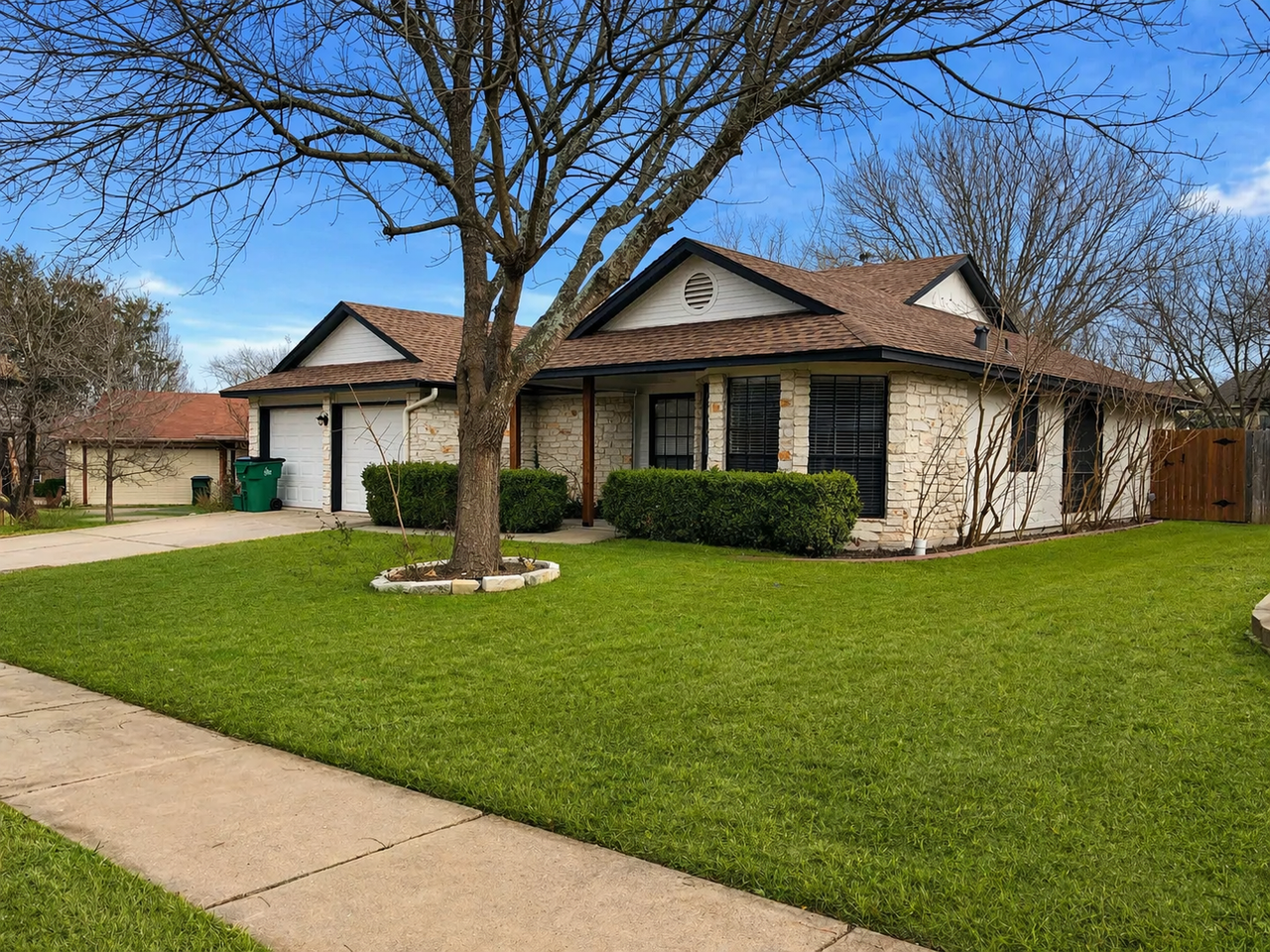 2007 Crystal Shore Dr - Photo 3 of 21