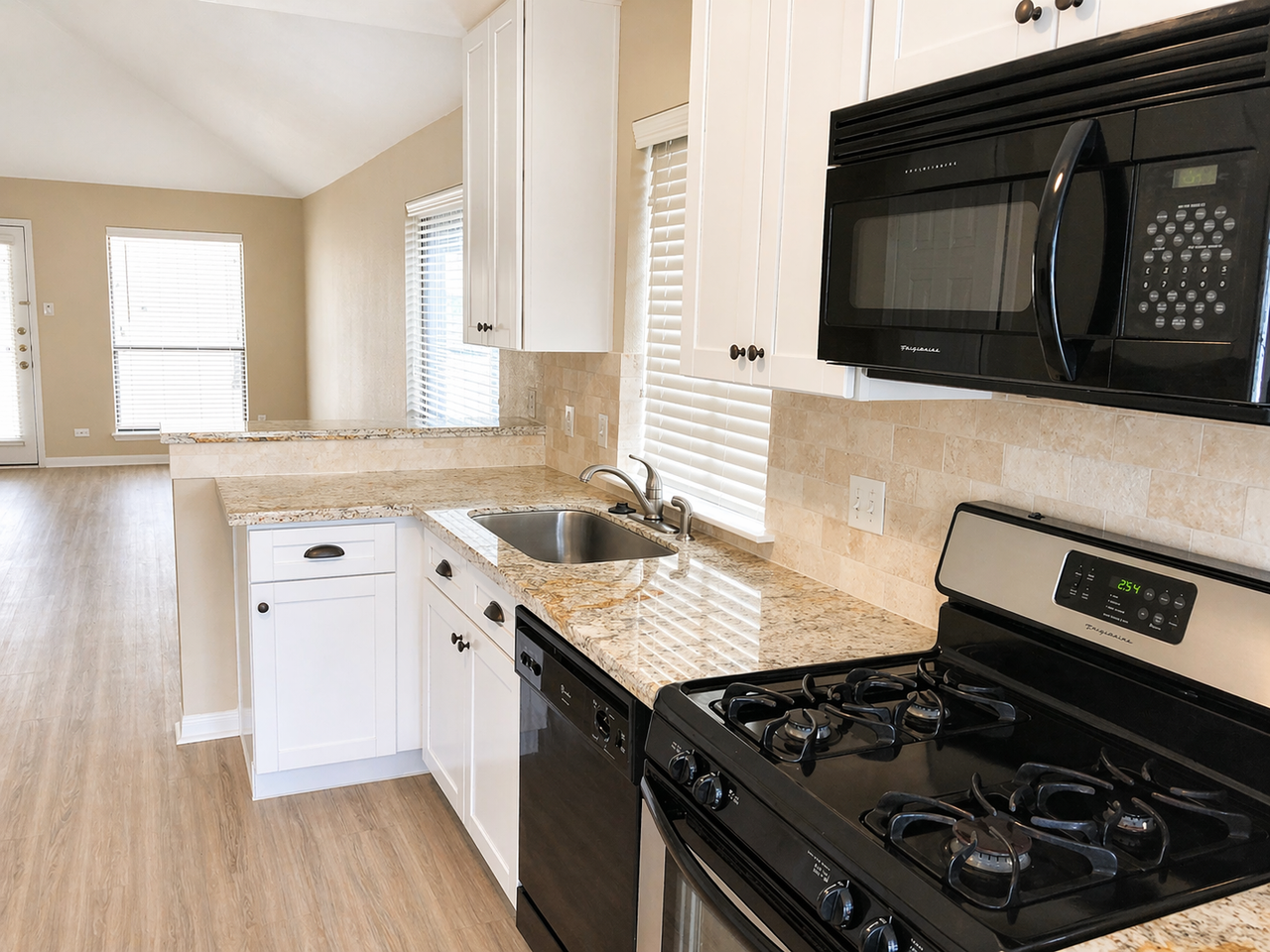 2007 Crystal Shore Dr - Photo 7 of 21