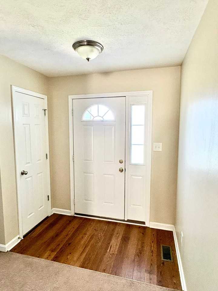 341 Chalet Cir - Photo 5 of 34