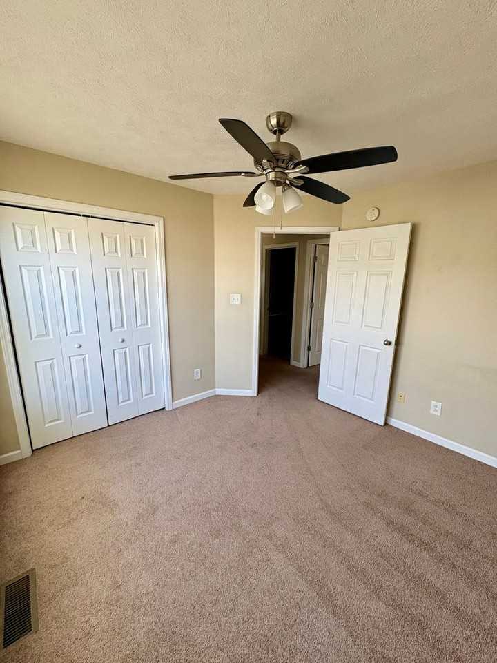 341 Chalet Cir - Photo 7 of 34