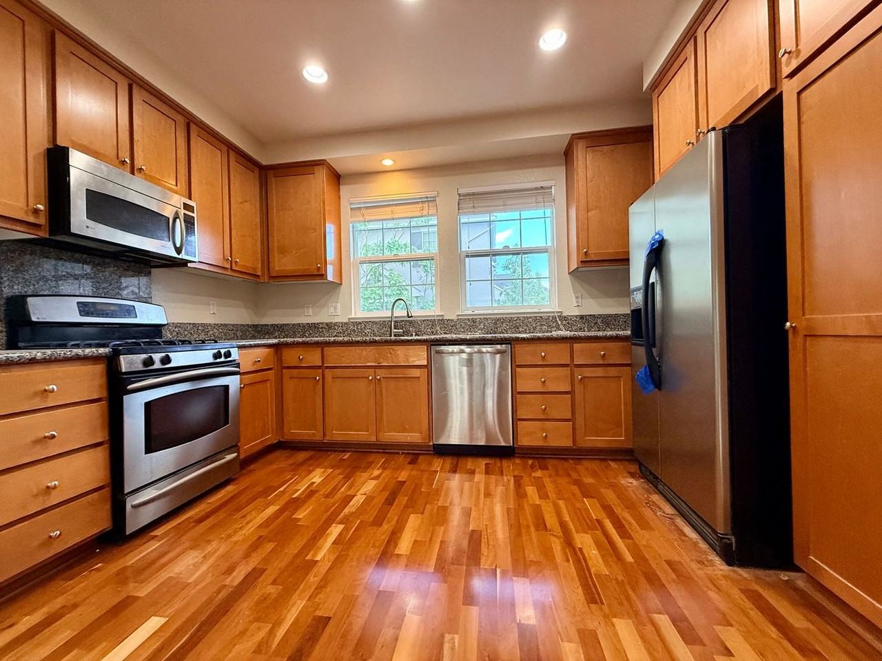 569 Montego Ter - Photo 3 of 12