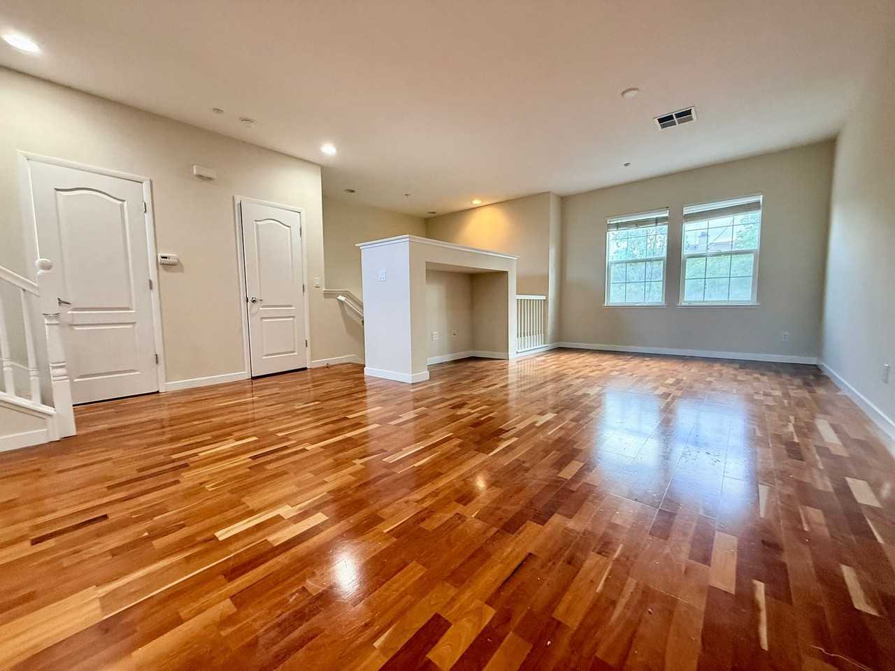 569 Montego Ter - Photo 4 of 12