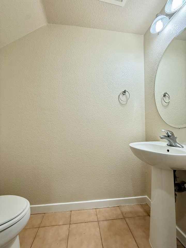 569 Montego Ter - Photo 5 of 12