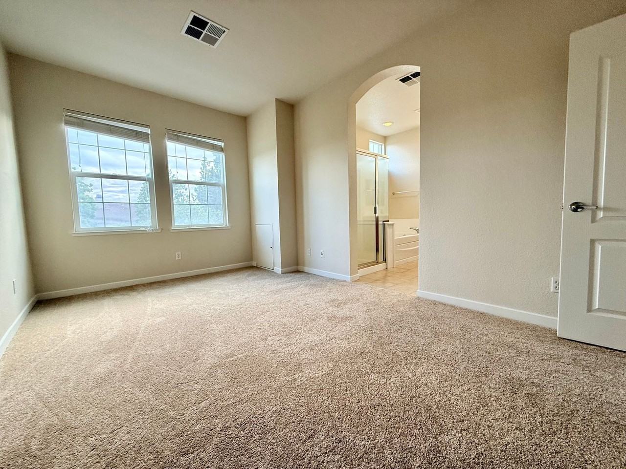 569 Montego Ter - Photo 6 of 12