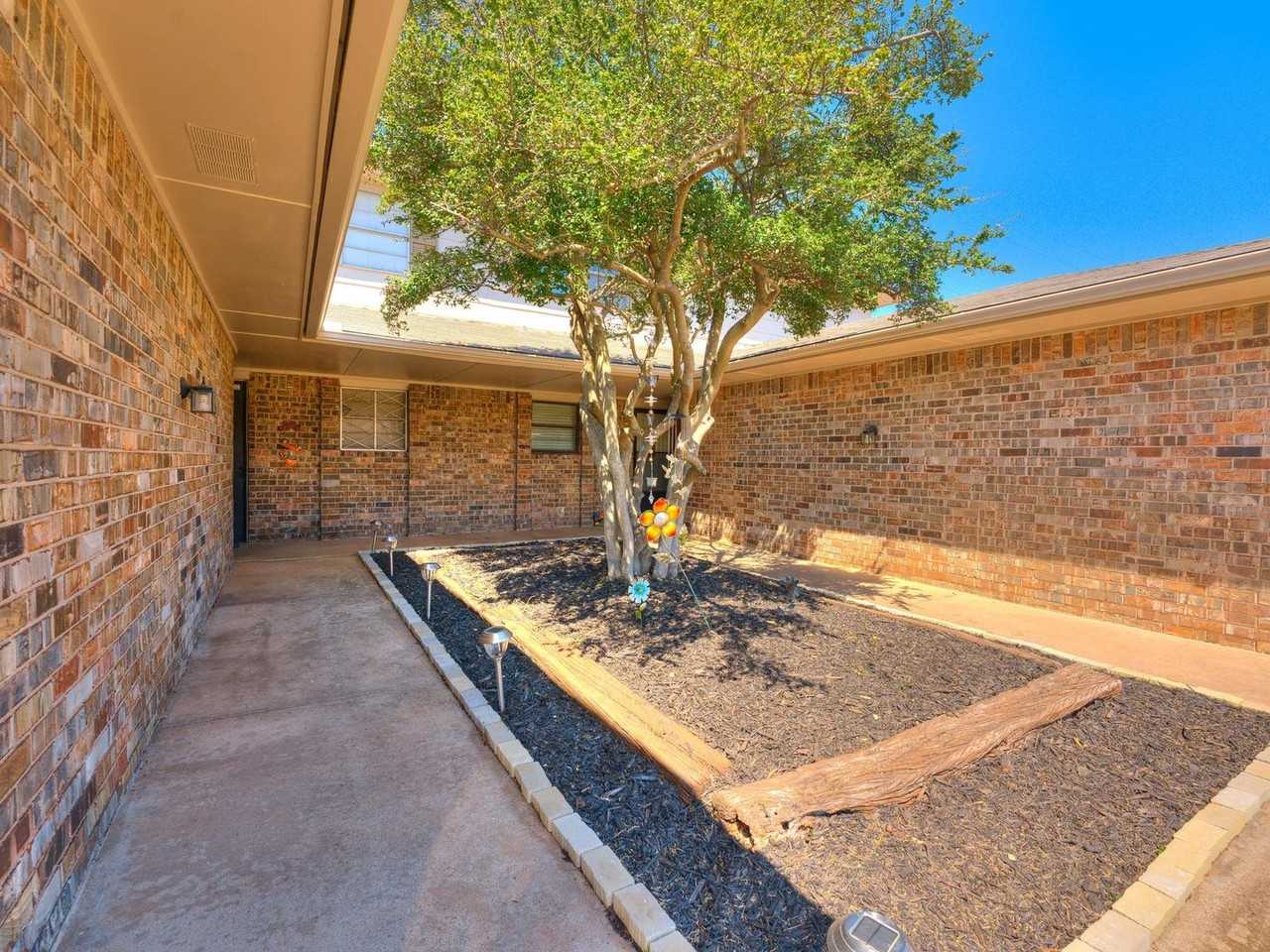 9907 Mashburn Blvd - Photo 2 of 28