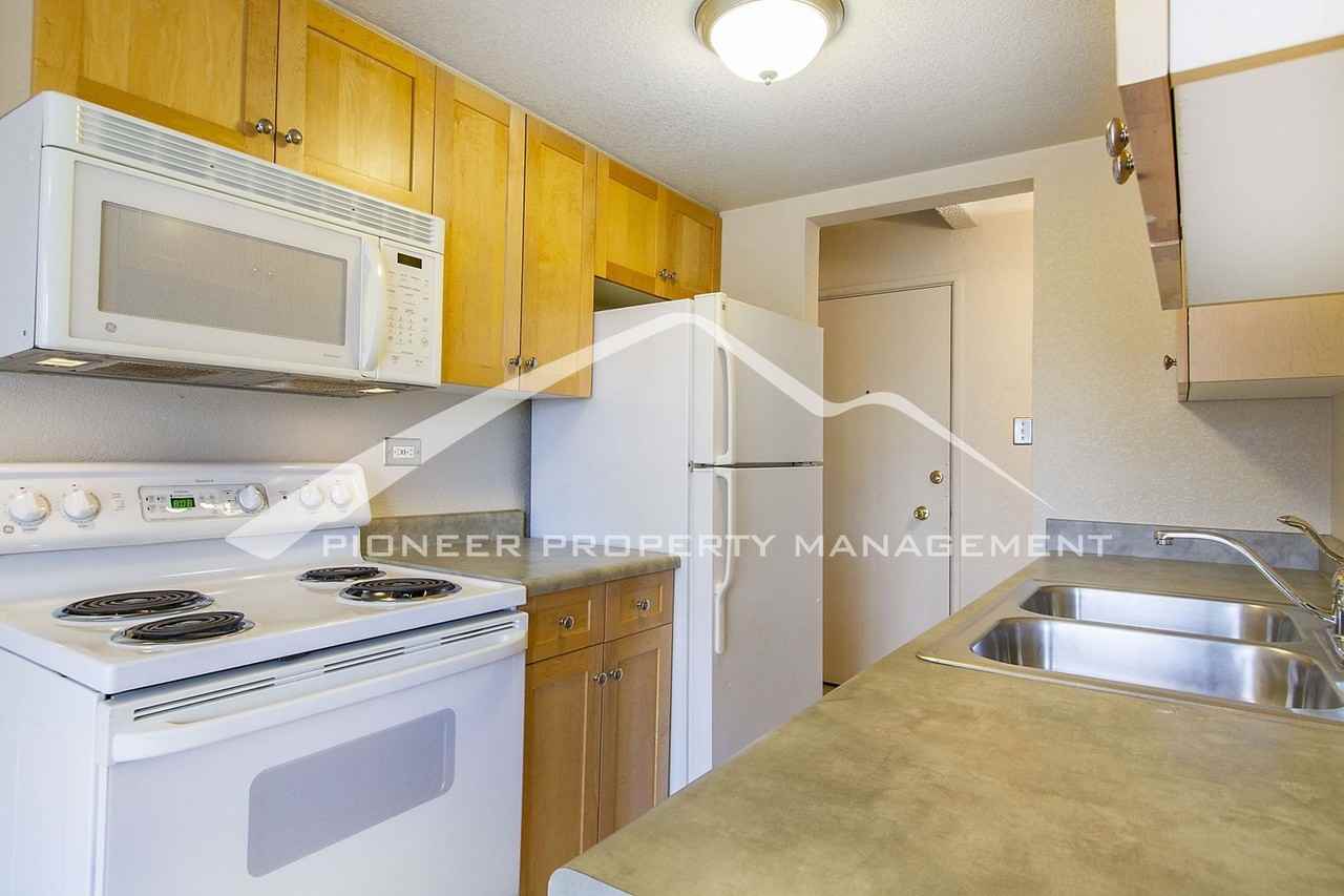 200 N Pearl St #302 - Photo 5 of 12