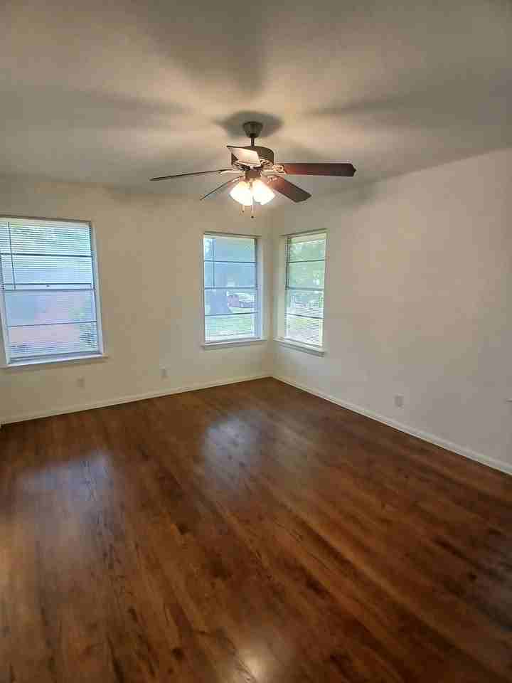 4918 Rockport Dr - Photo 5 of 29