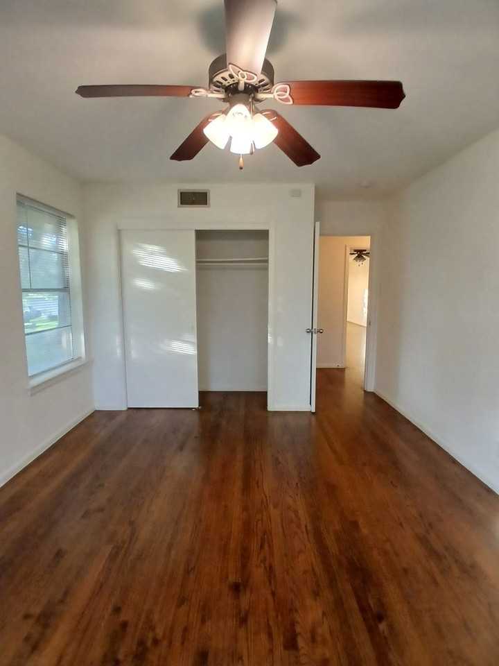 4918 Rockport Dr - Photo 6 of 29