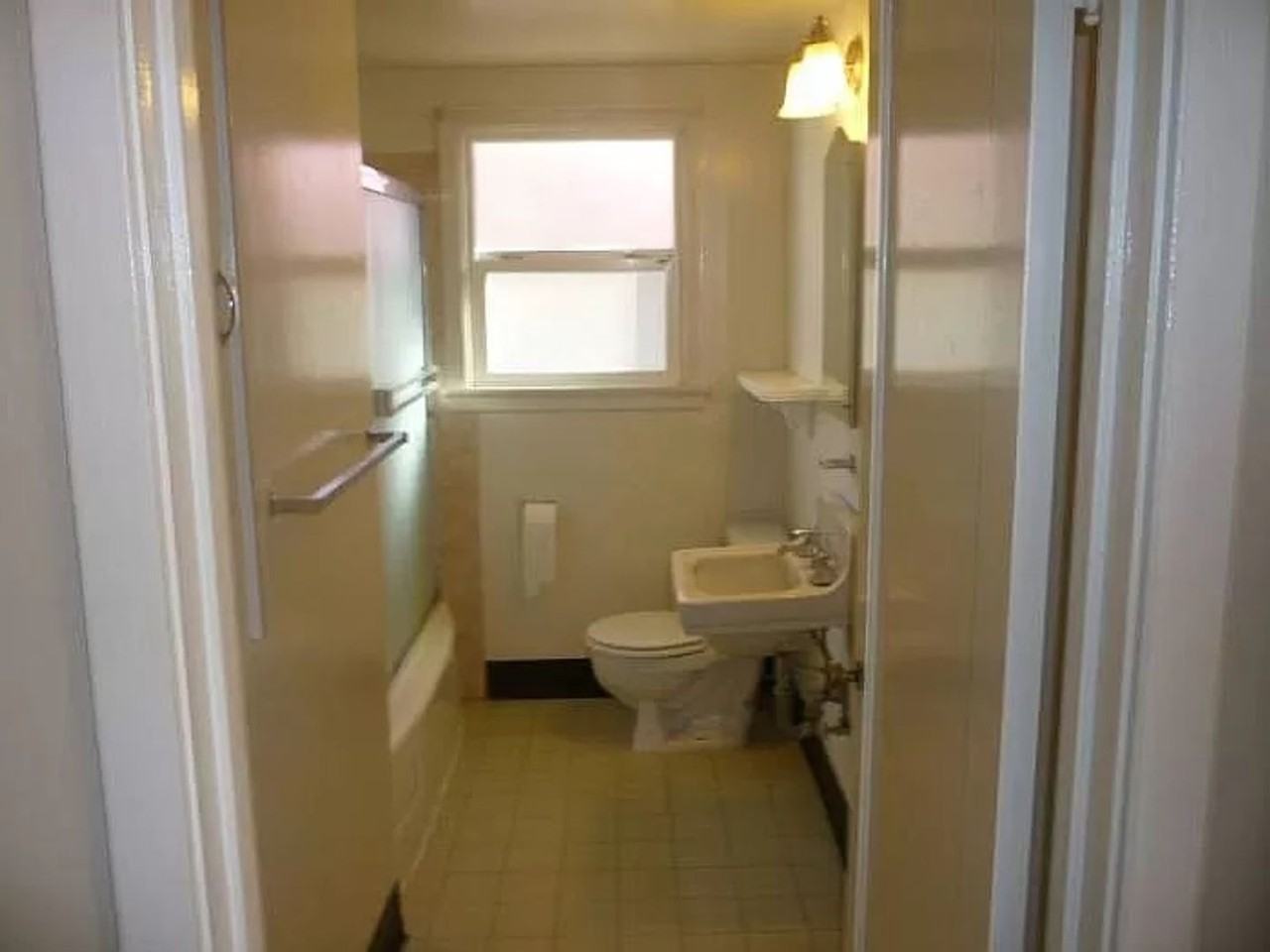 536 W 12th St - Photo 5 of 9