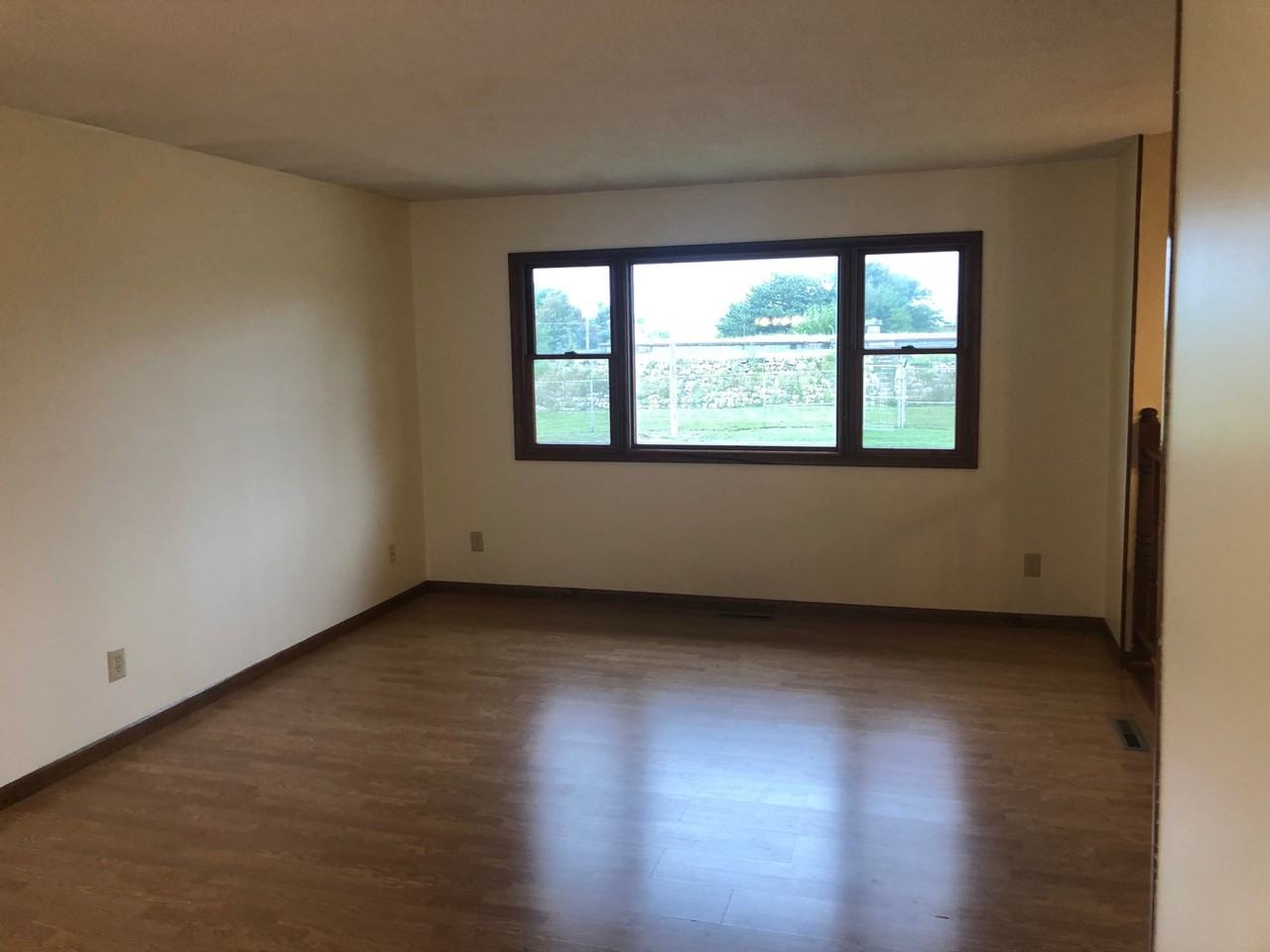 917 W Spruce St - Photo 2 of 13