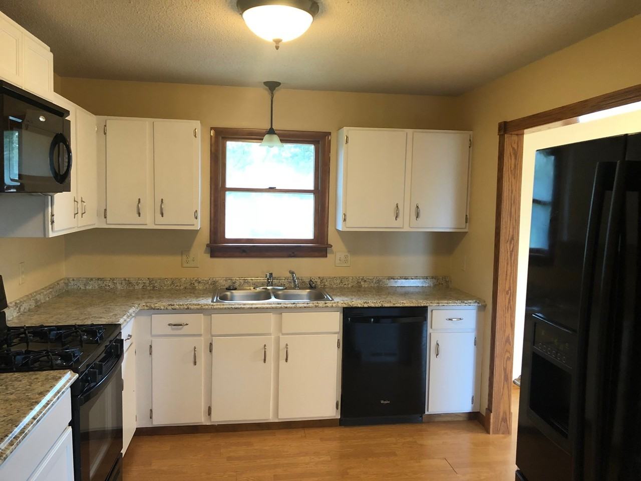 917 W Spruce St - Photo 4 of 13