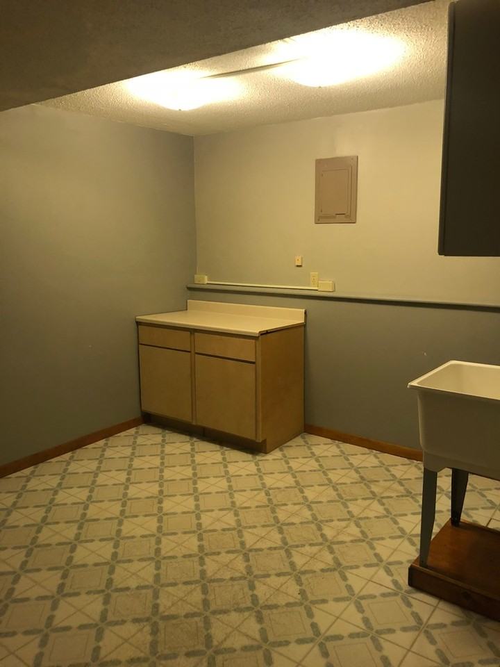 917 W Spruce St - Photo 6 of 13