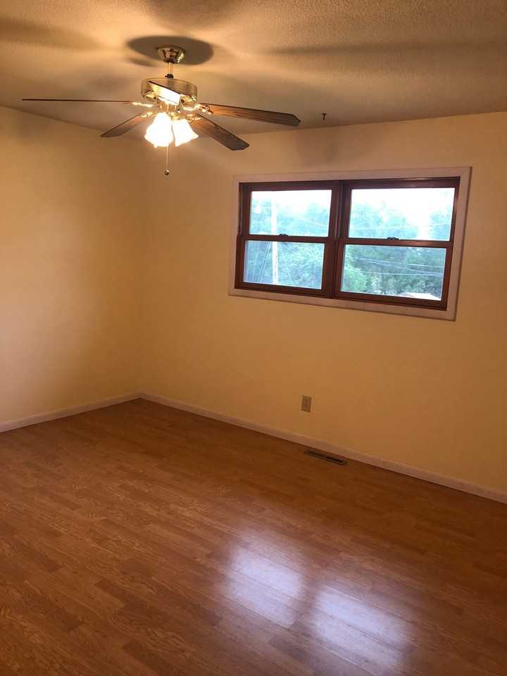 917 W Spruce St - Photo 7 of 13