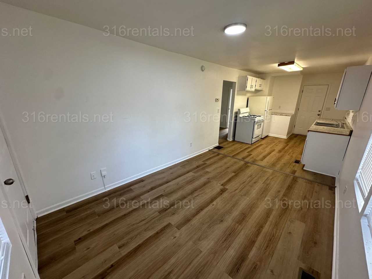 546 N Clayton St - Photo 3 of 10