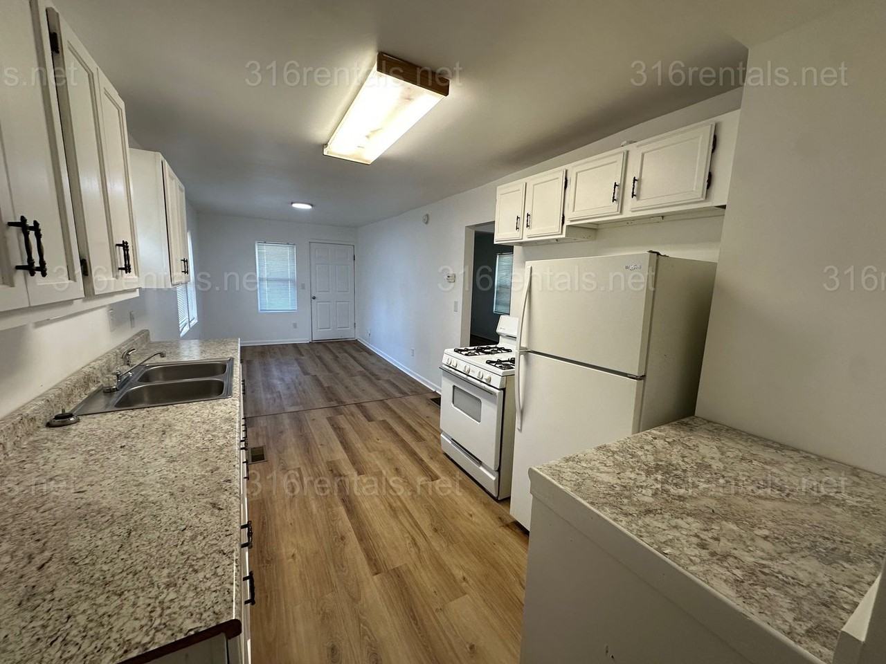 546 N Clayton St - Photo 5 of 10