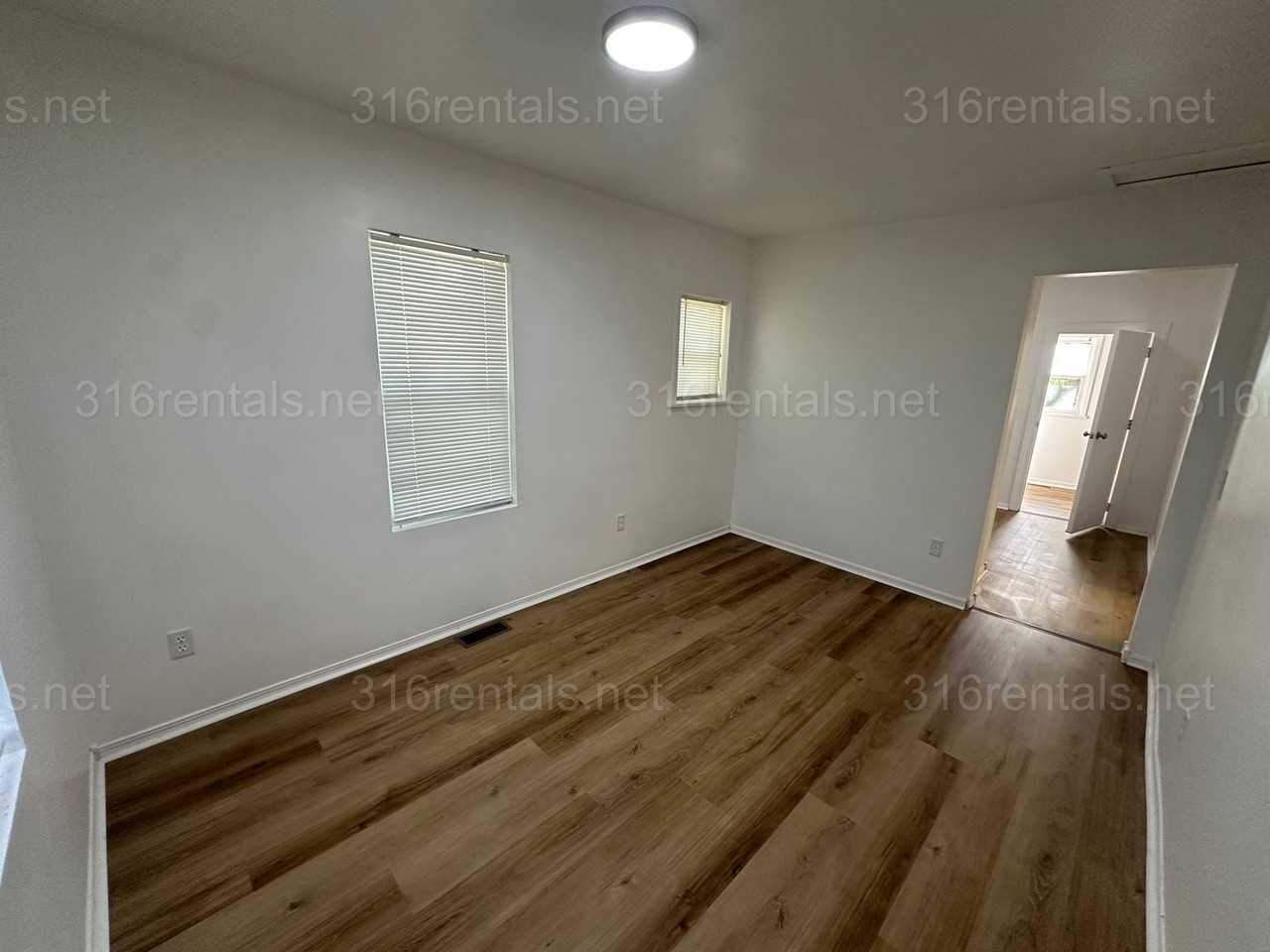 546 N Clayton St - Photo 7 of 10