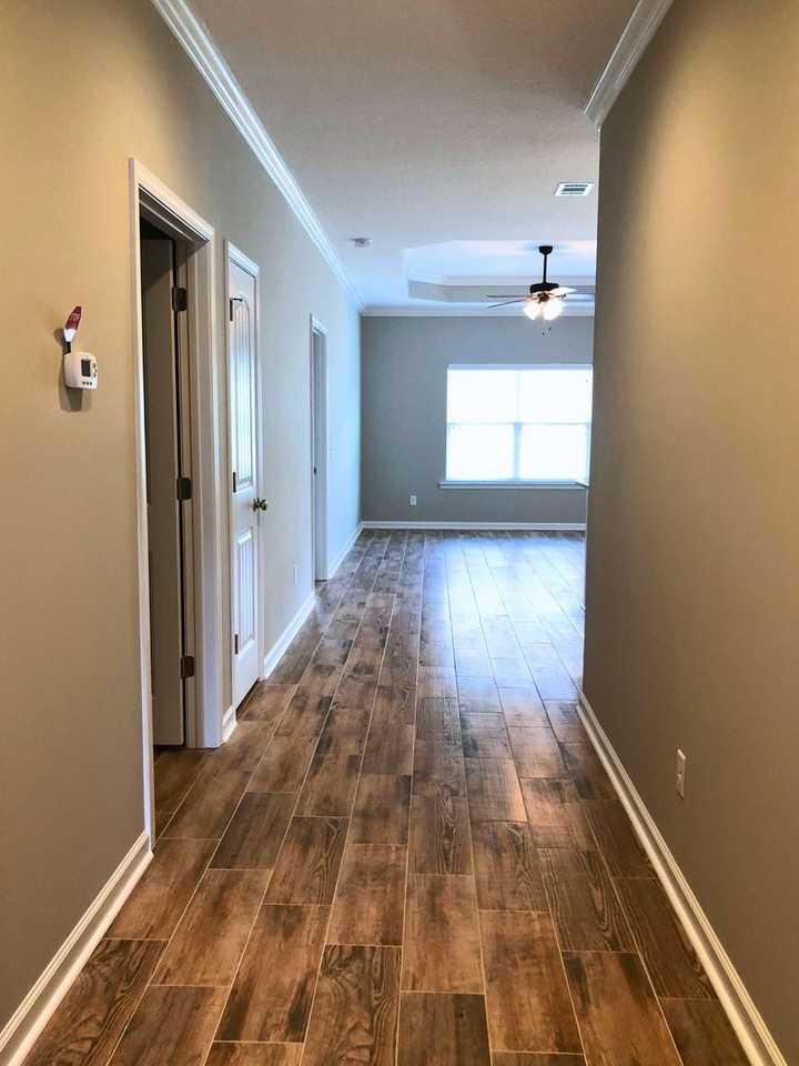 103 Marshall Ct - Photo 2 of 15