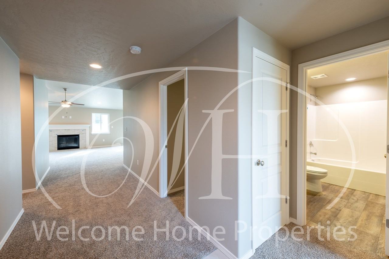 537 Sw Angelina Loop - Photo 4 of 28