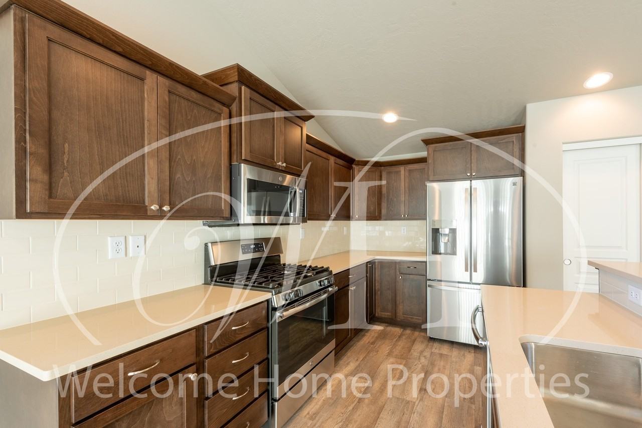 537 Sw Angelina Loop - Photo 5 of 28