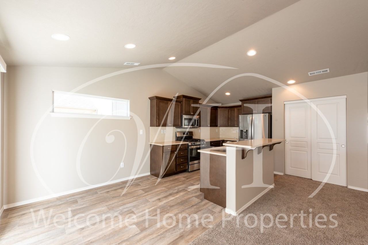 537 Sw Angelina Loop - Photo 6 of 28