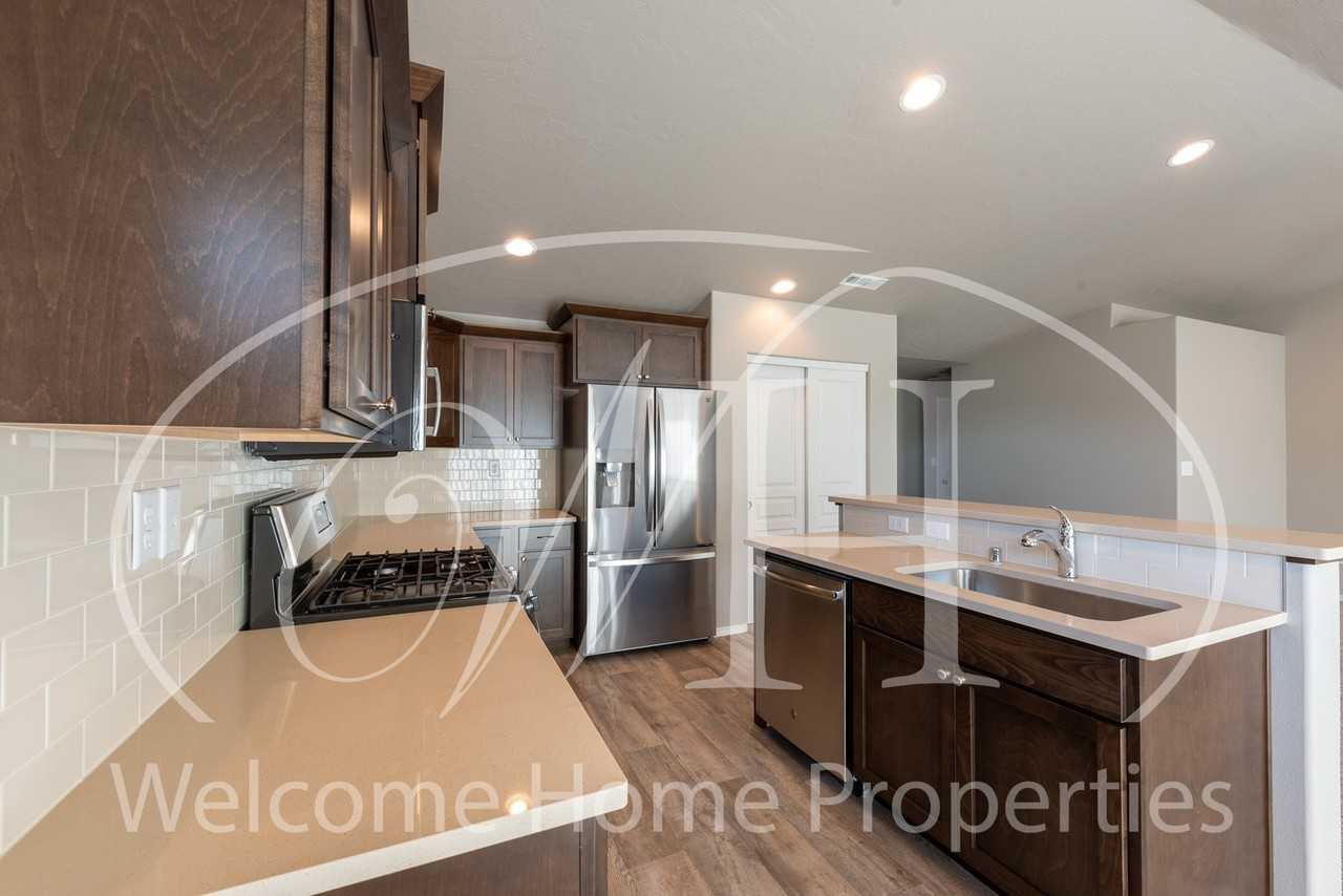 537 Sw Angelina Loop - Photo 7 of 28