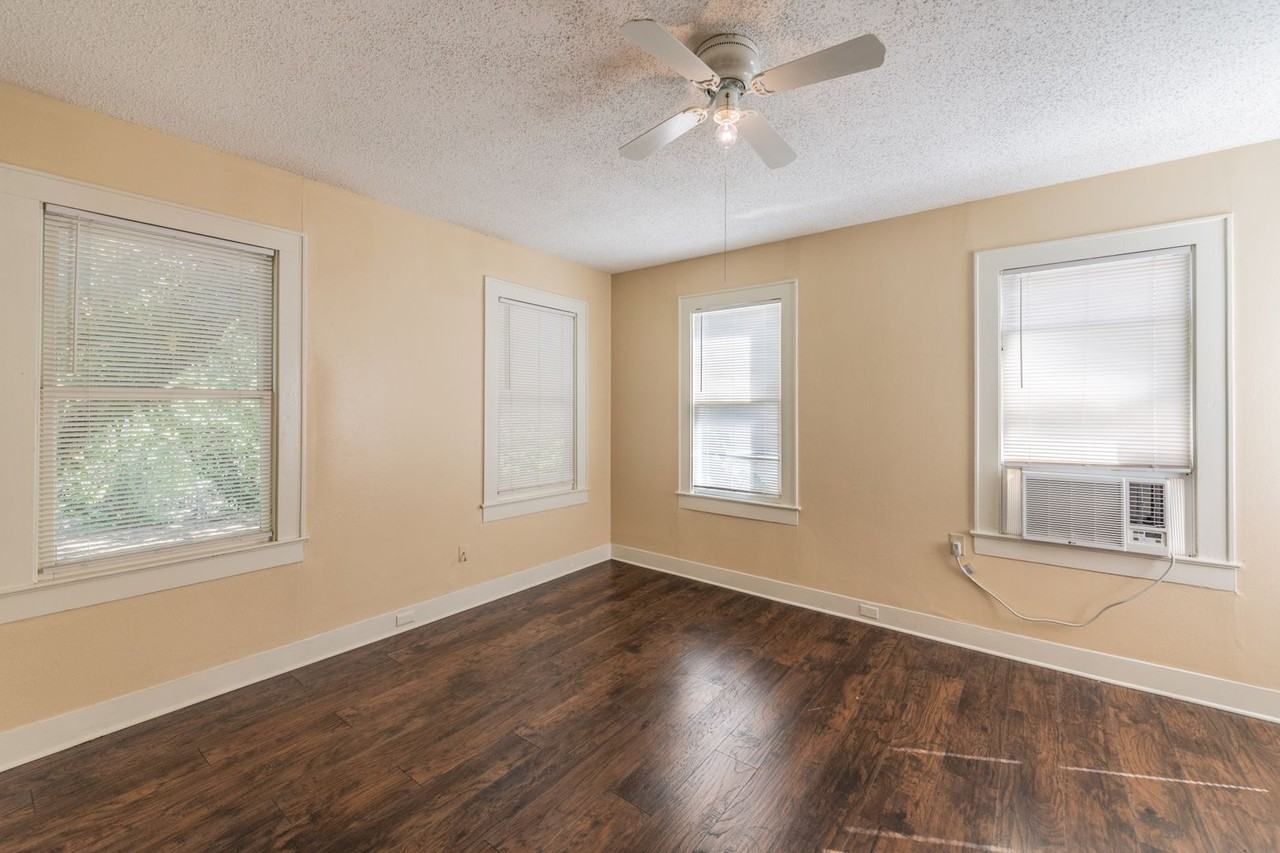 327 Eleanor Ave - Photo 3 of 8