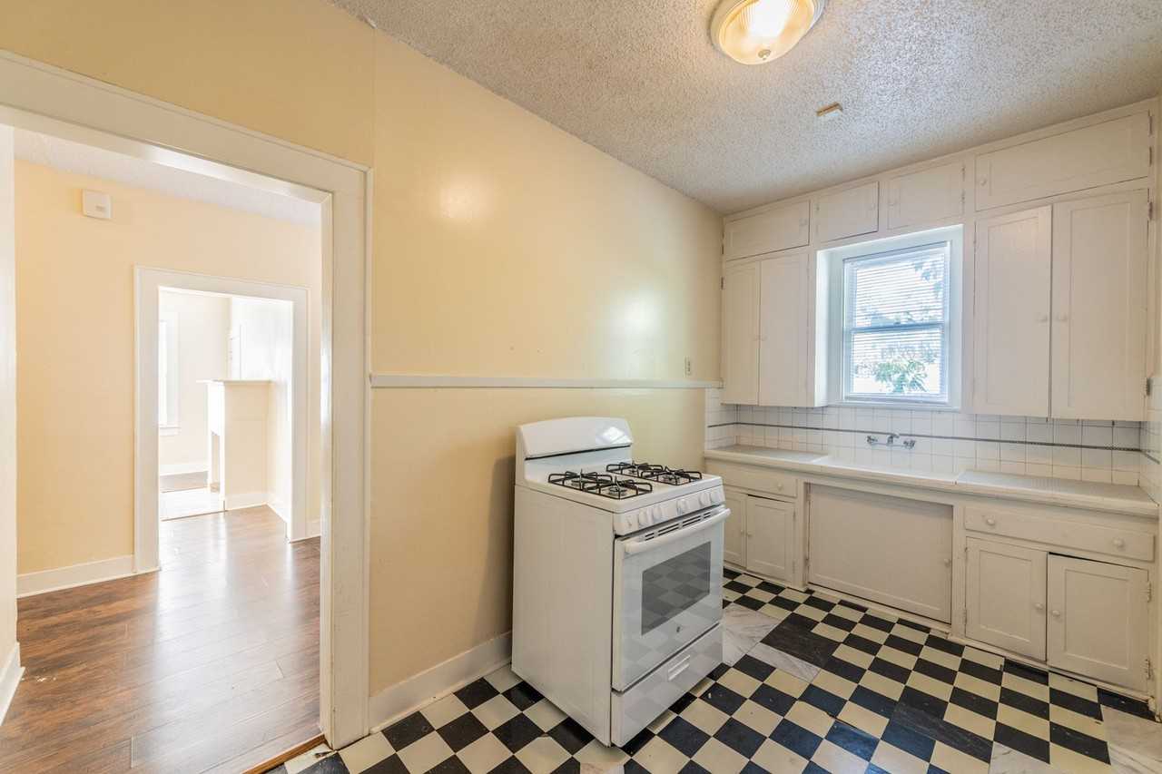 327 Eleanor Ave - Photo 4 of 8