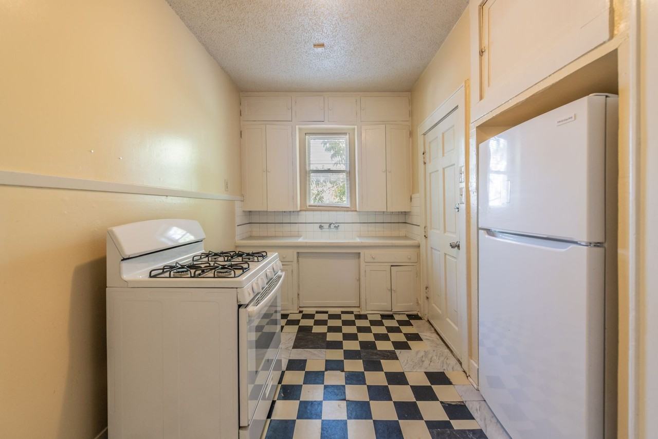 327 Eleanor Ave - Photo 6 of 8