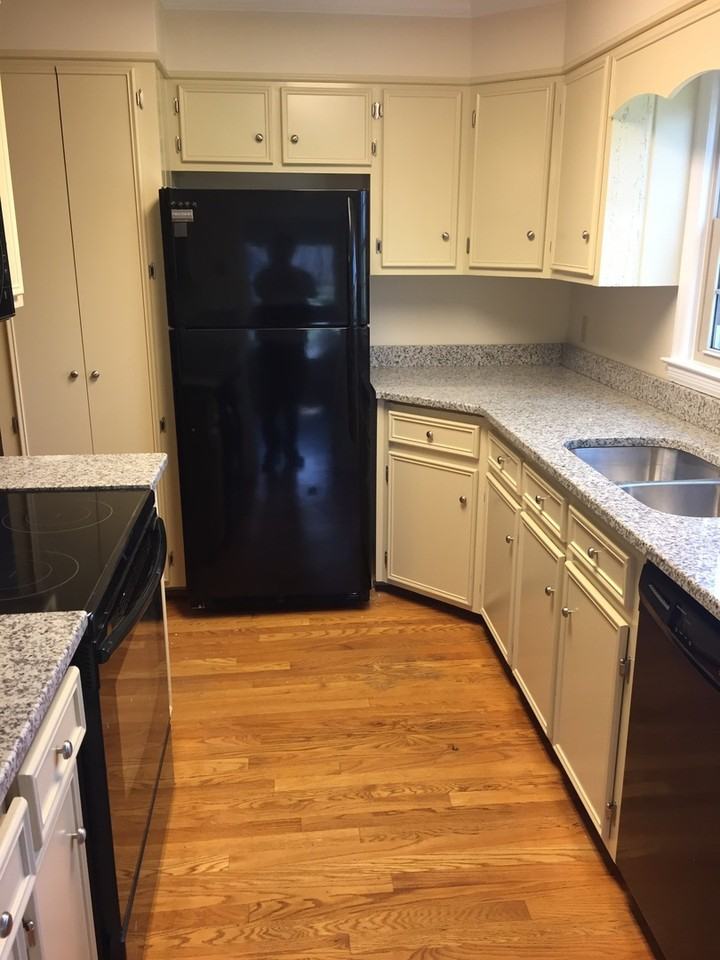 1301 Brookwood Dr - Photo 3 of 12