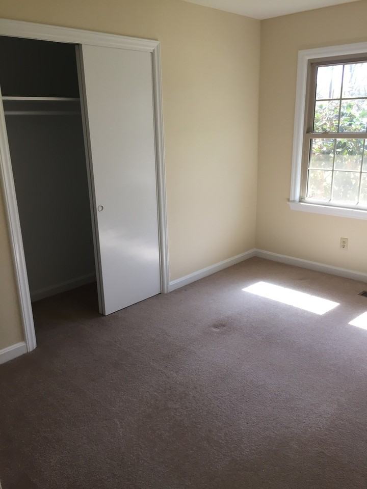 1301 Brookwood Dr - Photo 4 of 12