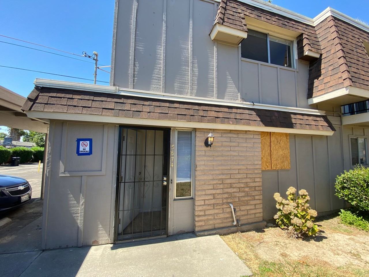 5674 Hillsdale Blvd - Photo 2 of 14