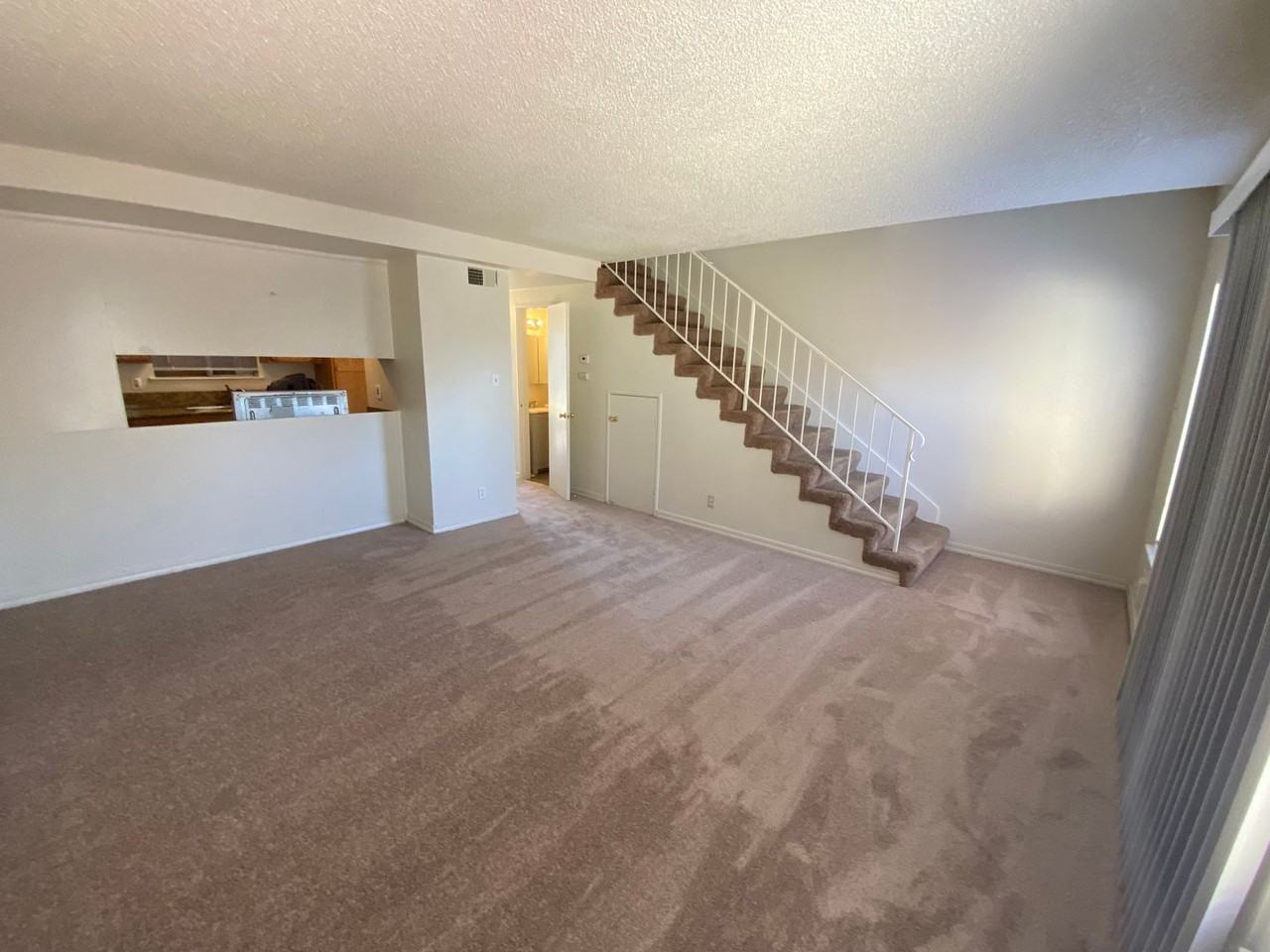 5674 Hillsdale Blvd - Photo 4 of 14