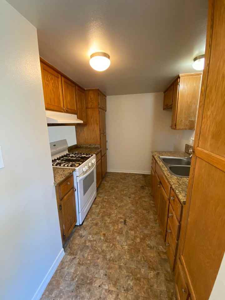 5674 Hillsdale Blvd - Photo 5 of 14